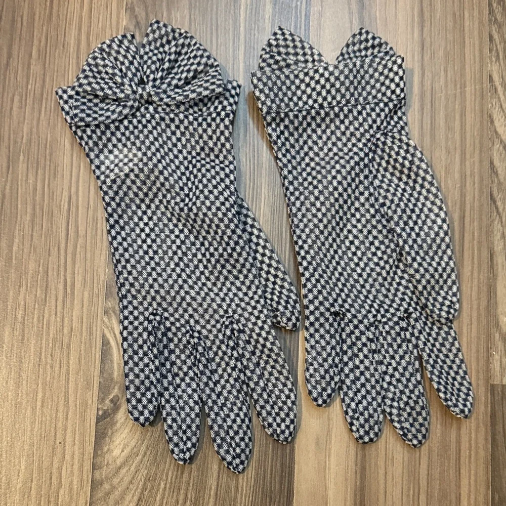 Shalimar Vintage Bow Checked Navy White Lovely Chic Sheer Timeless Wrist Gloves